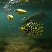 Spinnerbait im Einsatz Unterwasserszene mit Hecht im Hintergrund